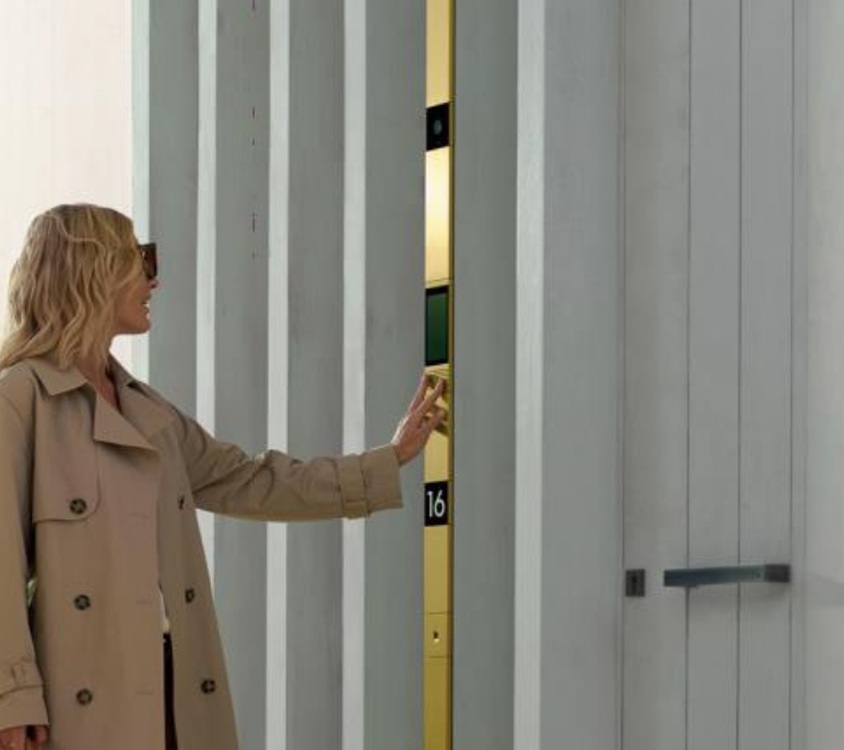 adelante, Door Communication